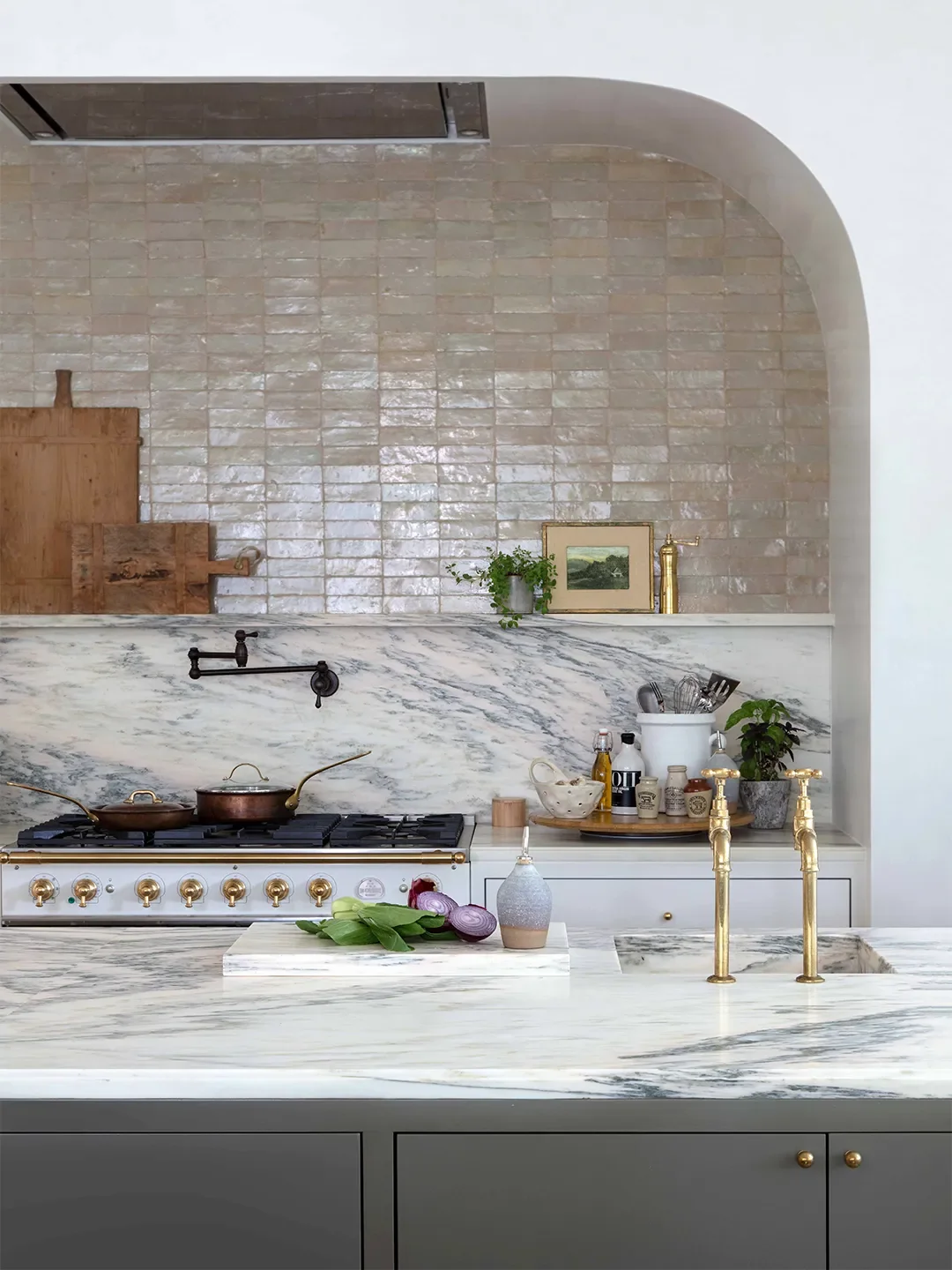 Top Interior Designers Reveal the Kitchen Countertop Material Defining 2026