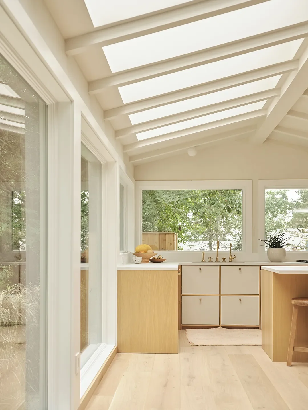 Luminous, Diffused Light Steals the Show in This Serene East Hampton Retreat