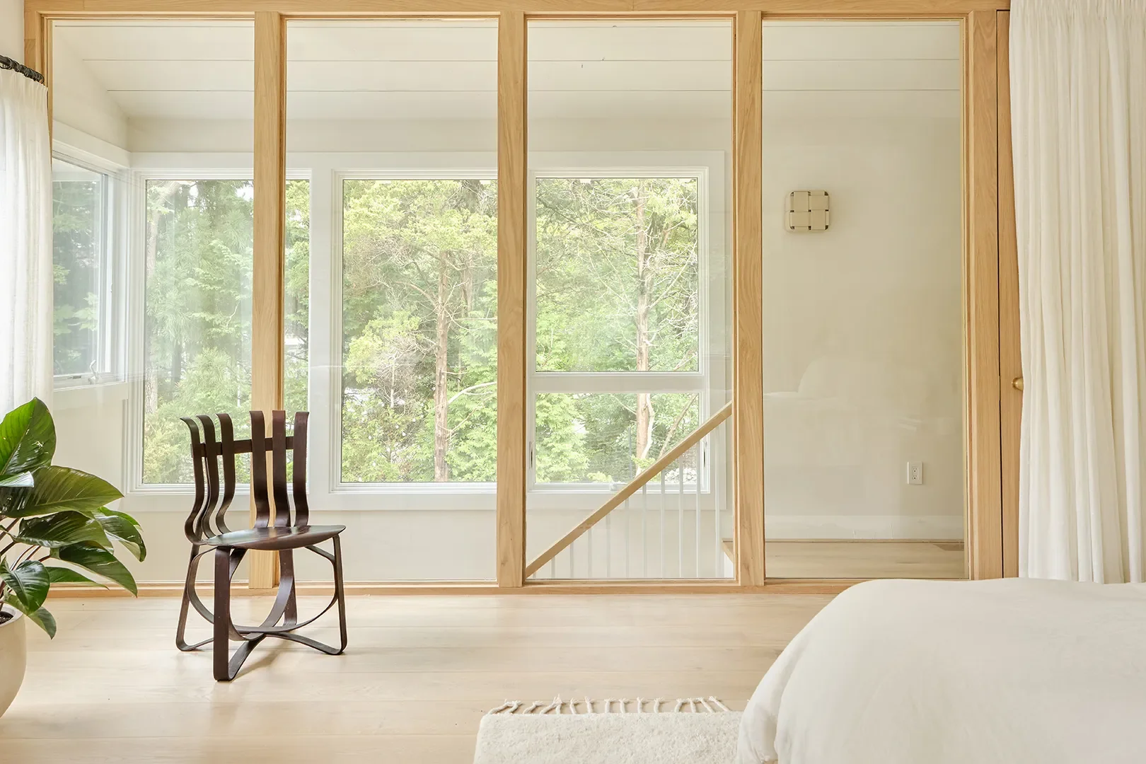 Luminous, Diffused Light Steals the Show in This Serene East Hampton Retreat