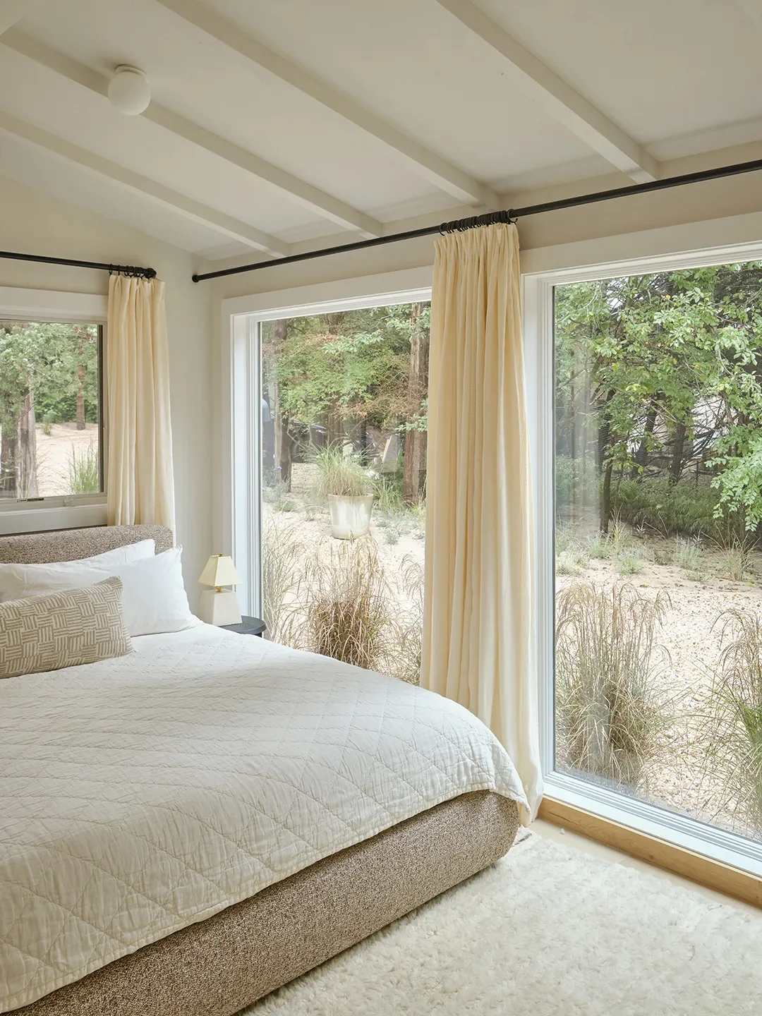 Luminous, Diffused Light Steals the Show in This Serene East Hampton Retreat