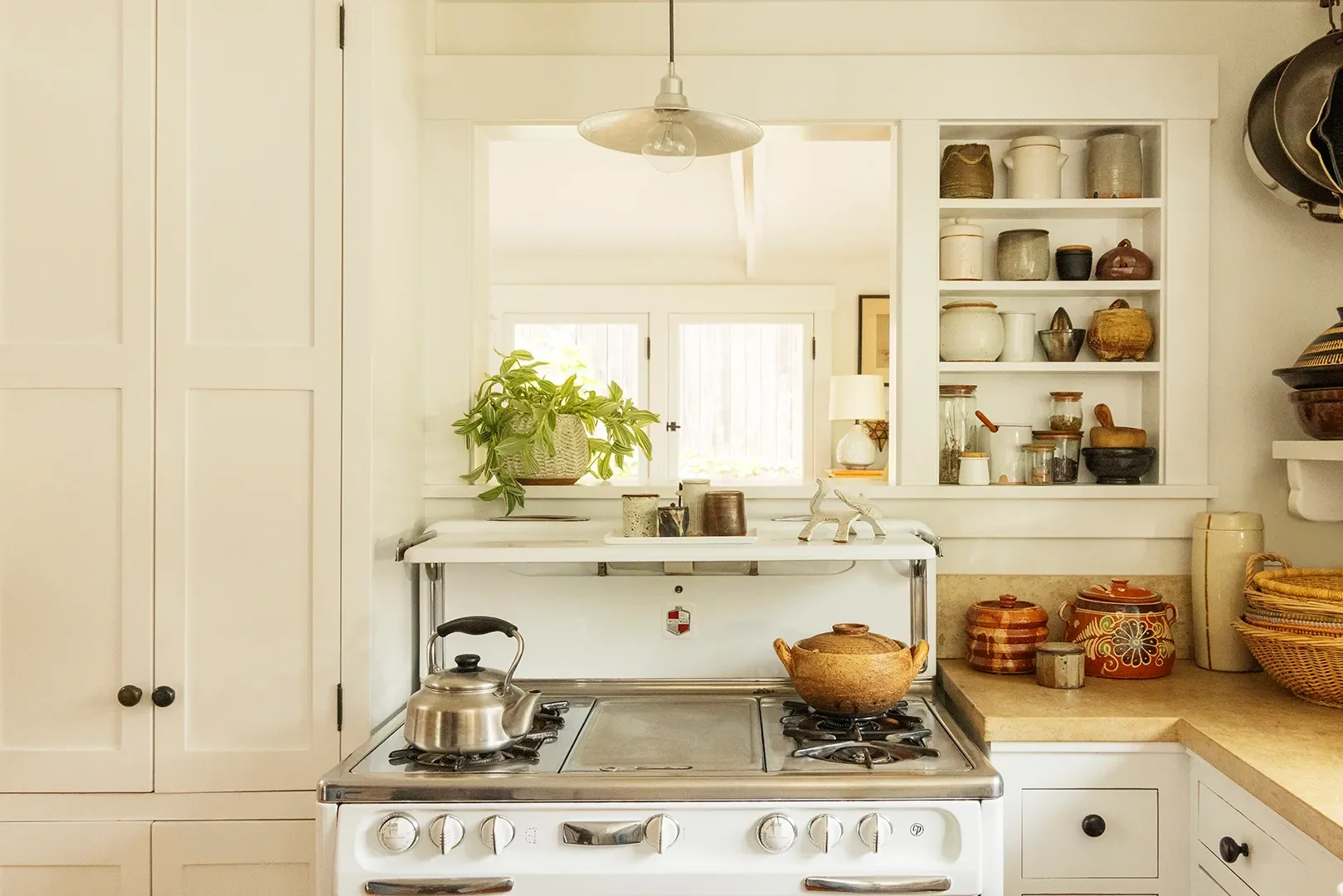 The Pass-Through Window Is Back—and Designers Are Reinventing It for Modern Homes
