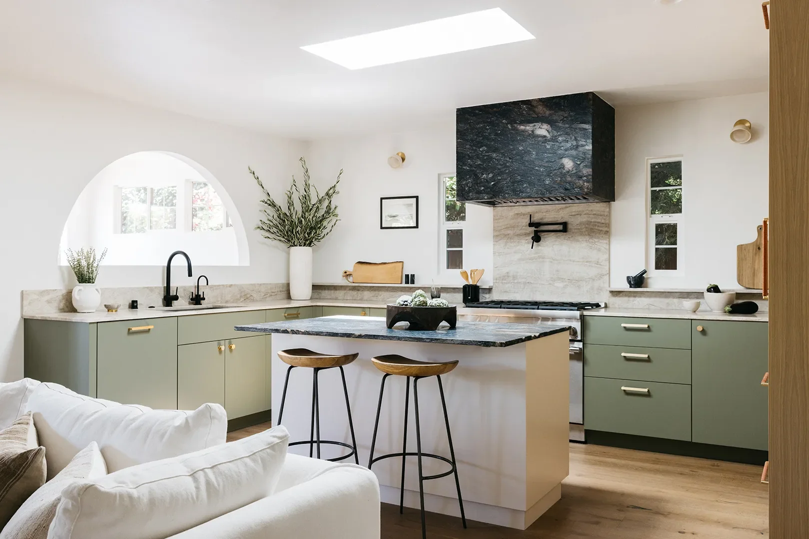 The Pass-Through Window Is Back—and Designers Are Reinventing It for Modern Homes