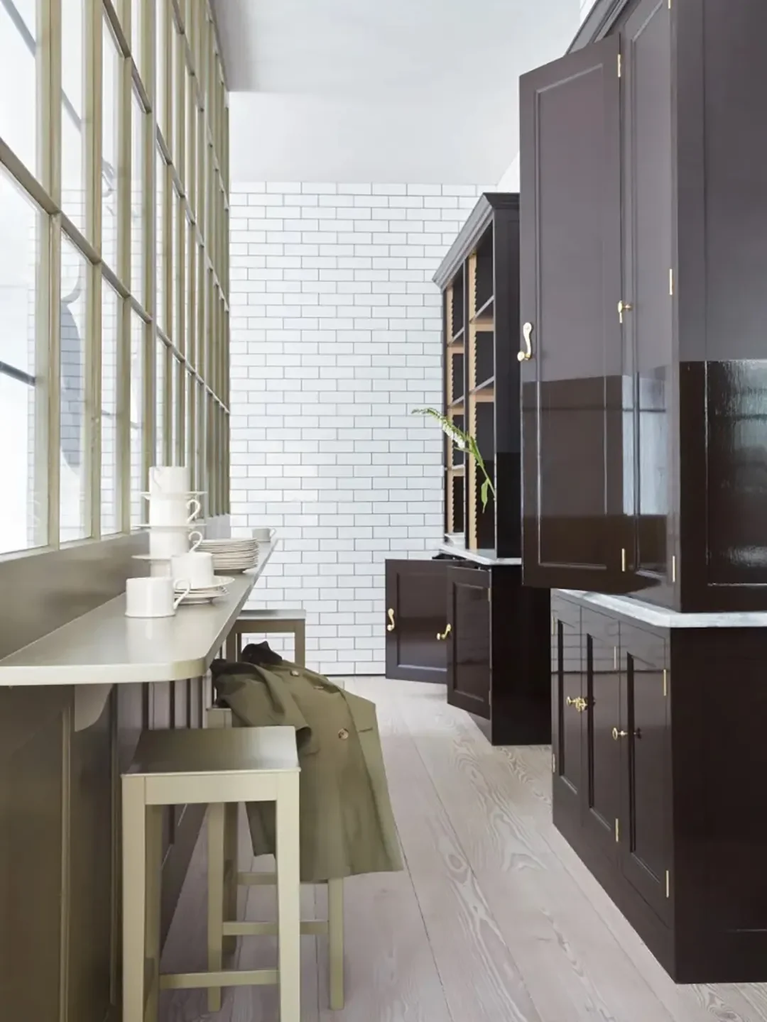 20 Designers Share the Kitchen Cabinet Color That Will Define 2026